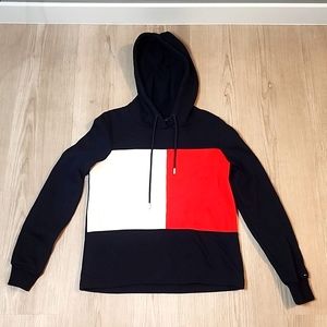 Tommy Hilfiger hoodie. Good condition, navy blue in color